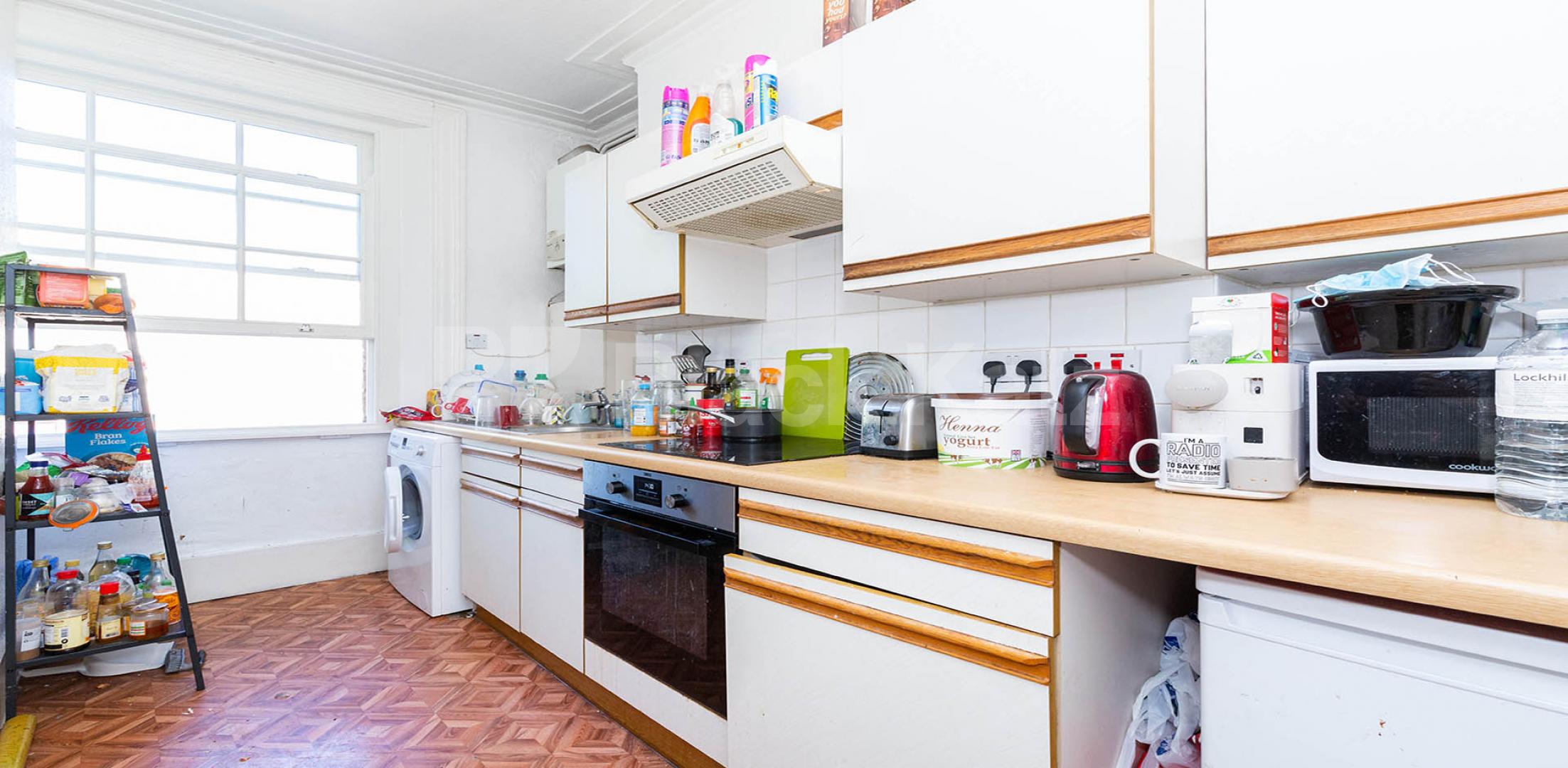 			GOOD FOR 4 SHARERS!, 3 Bedroom, 1 bath, 1 reception Flat			 York Way, CALEDONIAN ROAD